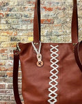 Cartera Nina en cuero legítimo.